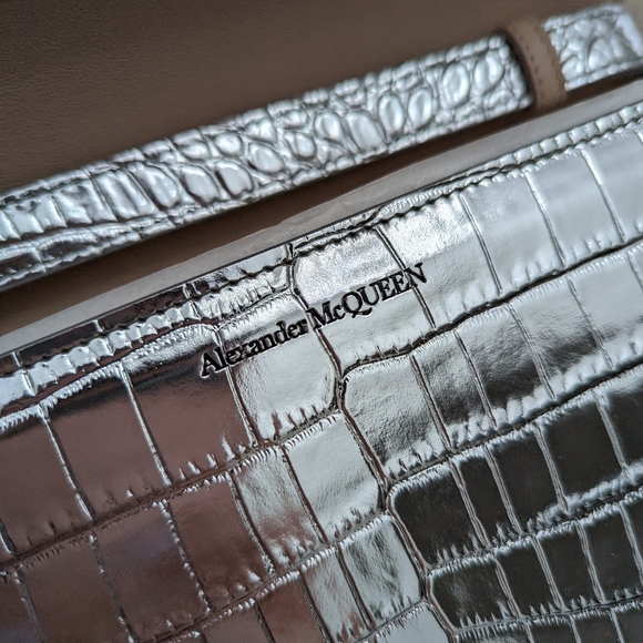 Alexander McQueen Four Ring Satchel - Picture 3 of 14